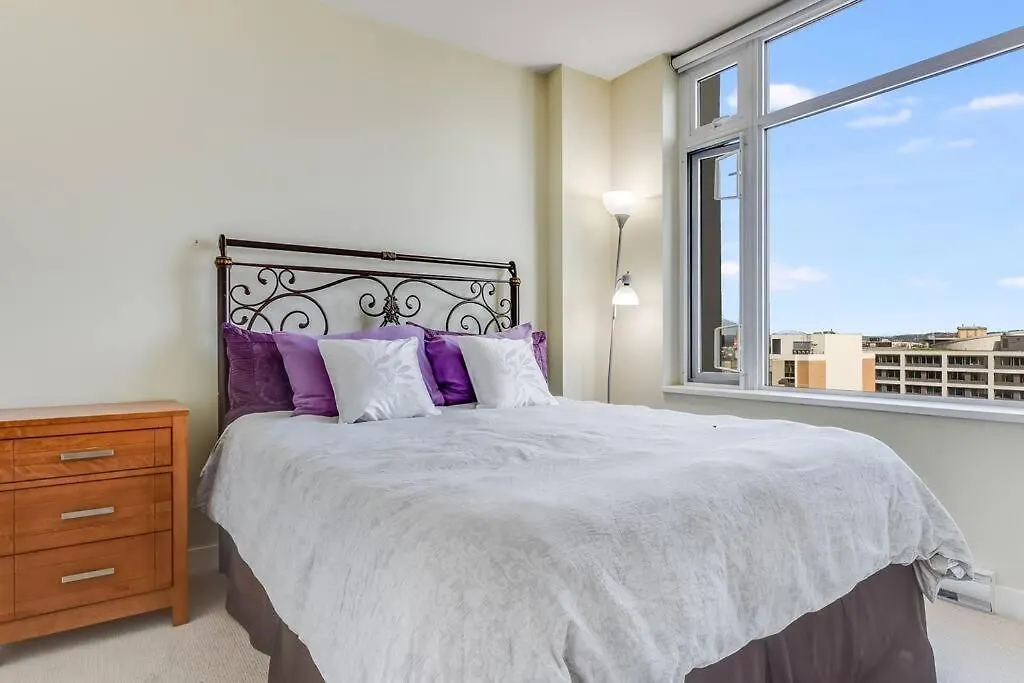 City Lights At The Era Victoria Apartment