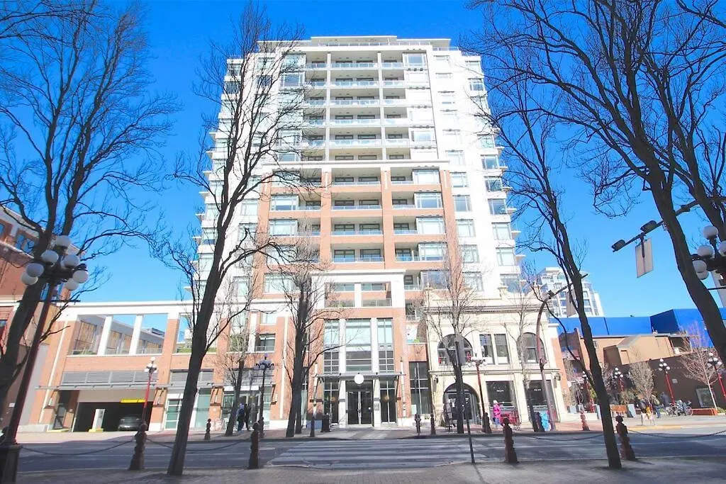 City Lights At The Era Victoria Apartment