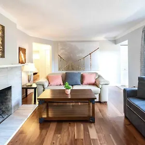 Ferienhaus Lovely 10 Minutes To Downtown !!!, Victoria